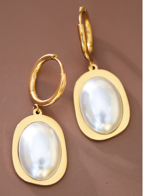 Zoe Pearl Drop Earrings.