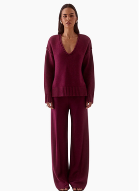 SOVERE Lane Plunge Sweater - Blackberry