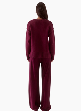 SOVERE Lane Plunge Sweater - Blackberry