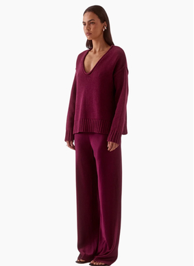 SOVERE Lane Plunge Sweater - Blackberry