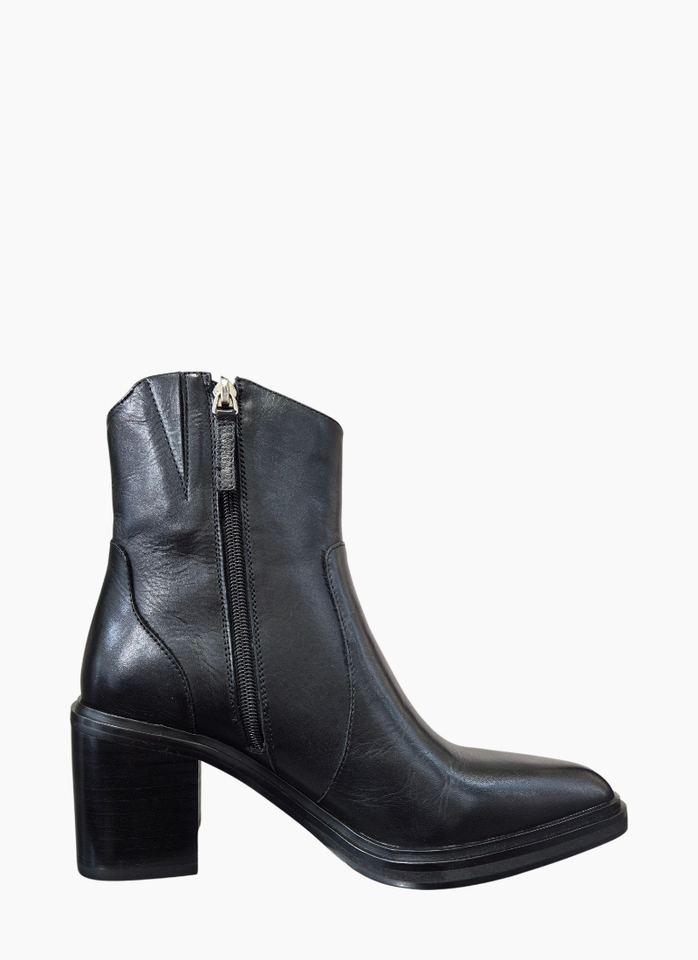 EOS Janice Boot Black