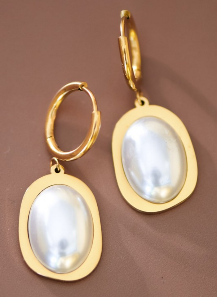 Zoe Pearl Drop Earrings.