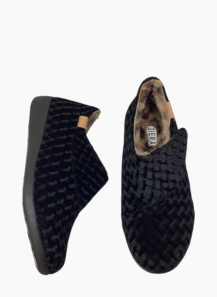 Ziera Fliss XW Slipper Black Emboss