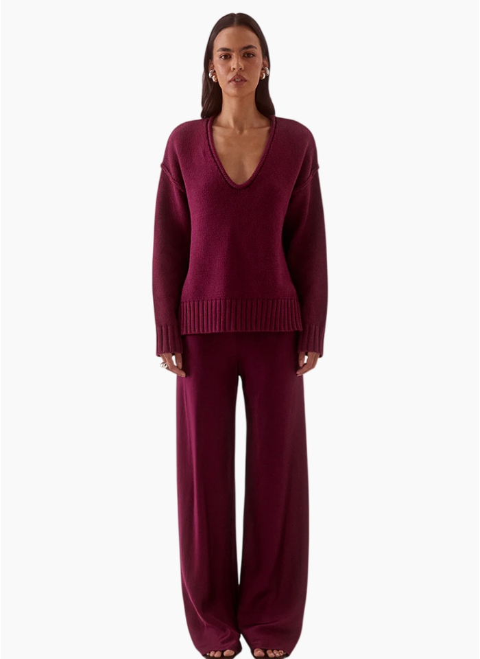 SOVERE Lane Plunge Sweater - Blackberry