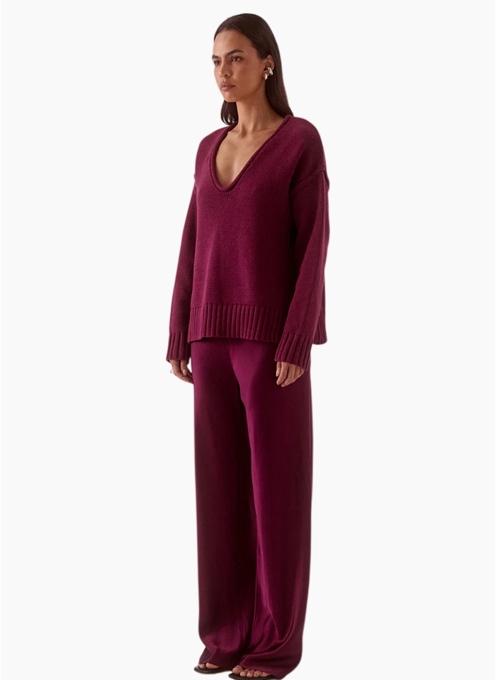 SOVERE Lane Plunge Sweater - Blackberry