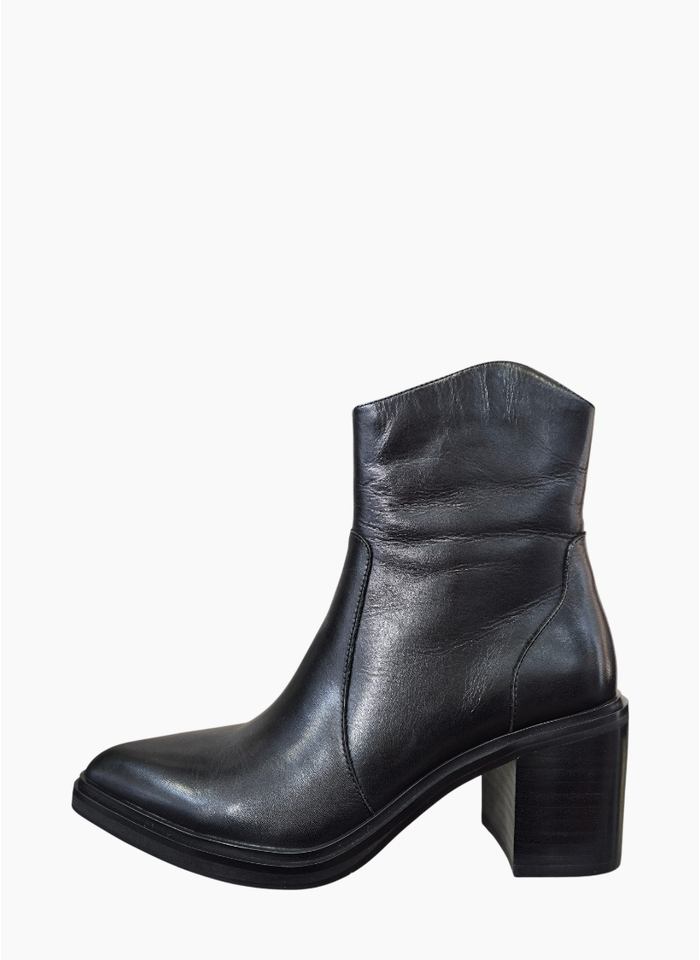 EOS Janice Boot Black