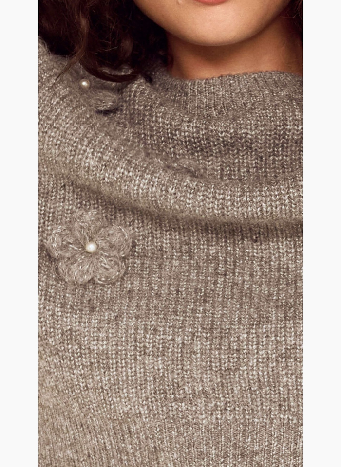 MinkPink Vera floral Applique knit - Grey